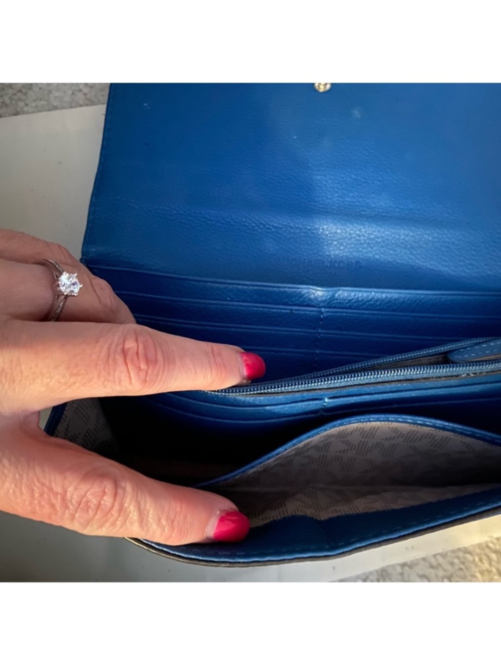 Michael Kors, Fulton Carryall Leather Flap Wallet with dust bag - Picture 4 of 7